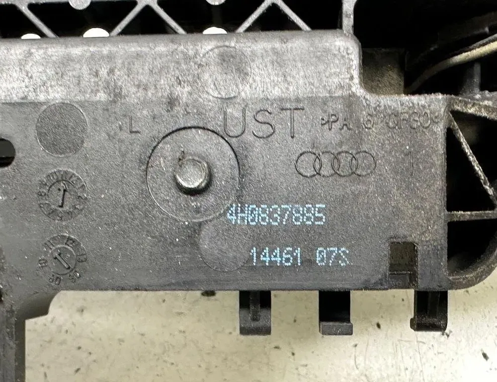 AUDI A6 C6/4F (2004-2011) Bakre vänstra dörrens yttre handtag 4H0837885 30591918