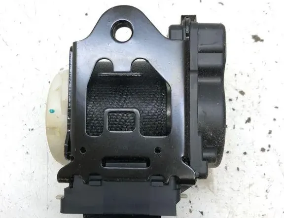 AUDI A6 C6/4F (2004-2011) Säkerhetsbälte i mitten bak 4G8857805B 33816496
