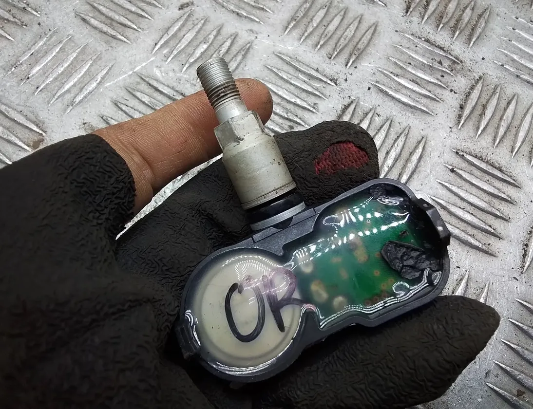 LEXUS RX 4 generation (2015-2024) Däcktryckssensor pmvc215,10r048207 23843645