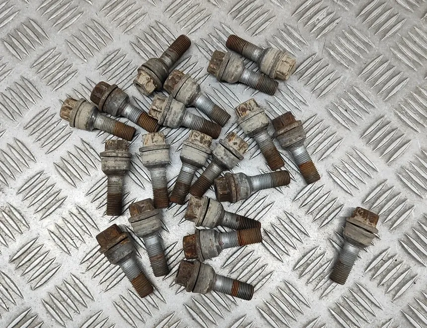 VOLKSWAGEN Amarok 1 generation (2010-2022) Hjulskruvsats WHT001964A 26809003