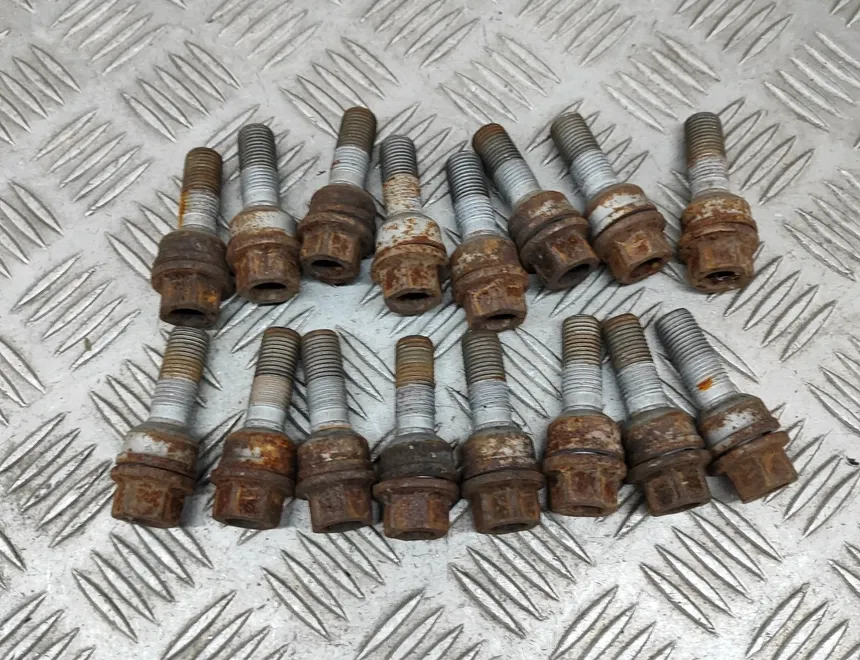 VOLKSWAGEN Amarok 1 generation (2010-2022) Hjulskruvsats WHT001964A 28606200