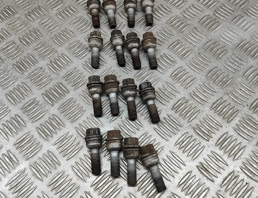 VOLKSWAGEN Touareg 2 generation (2010-2018) Hjulskruvsats WHT001964A 30371755