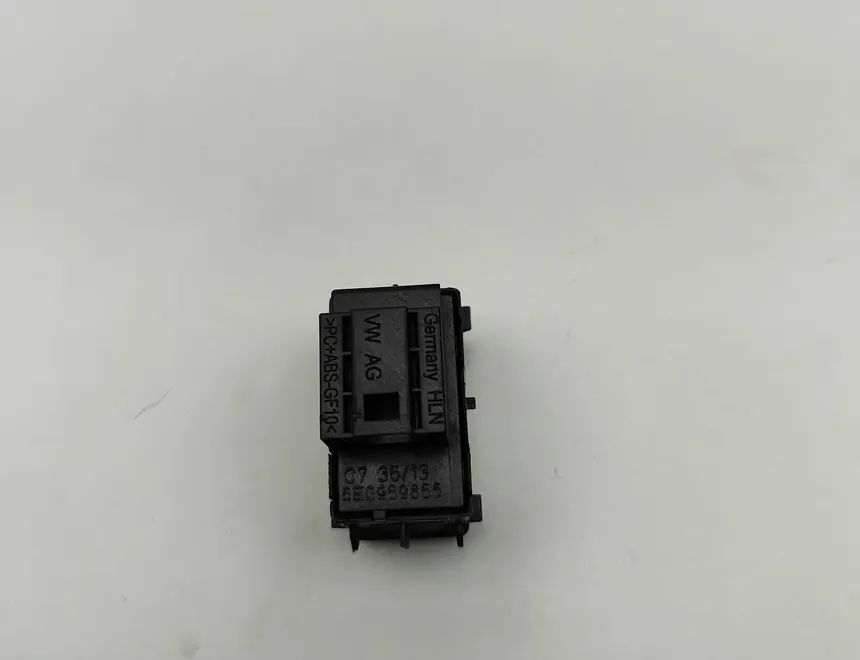 SKODA Octavia 3 generation (2013-2020) Bakre höger dörrfönsterkontrollbrytare 5E0959855 30641584