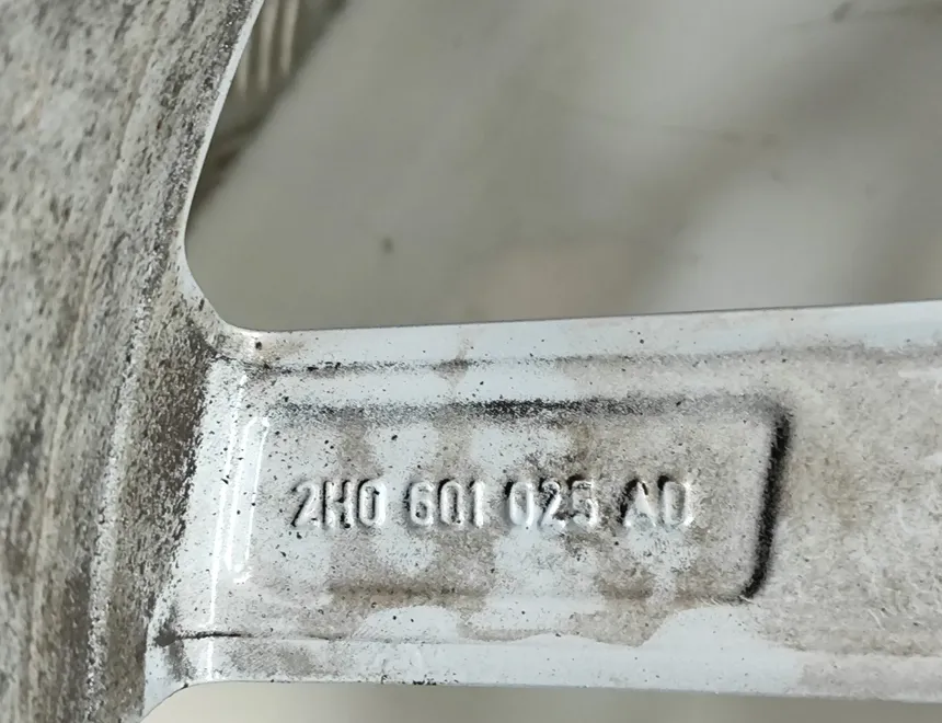 VOLKSWAGEN Amarok 1 generation (2010-2022) Hjuluppsättning 2H0601025AD 31263726