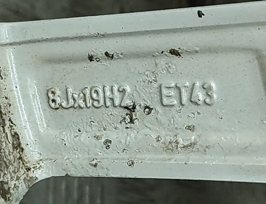 VOLKSWAGEN Amarok 1 generation (2010-2022) Hjul 2H0601025E 32931841