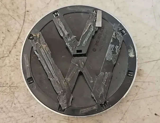 VOLKSWAGEN Amarok 1 generation (2010-2022) Biltillverkarens märke 2H5853630 34696599