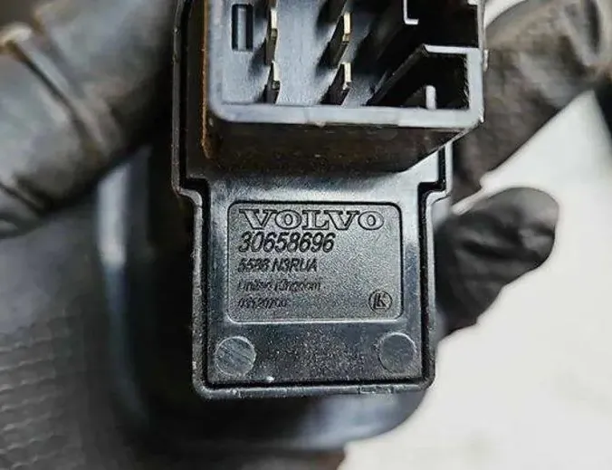 VOLVO S60 1 generation (2000-2009) Vänster främre dörrfönsterbrytare 30658696 34676619
