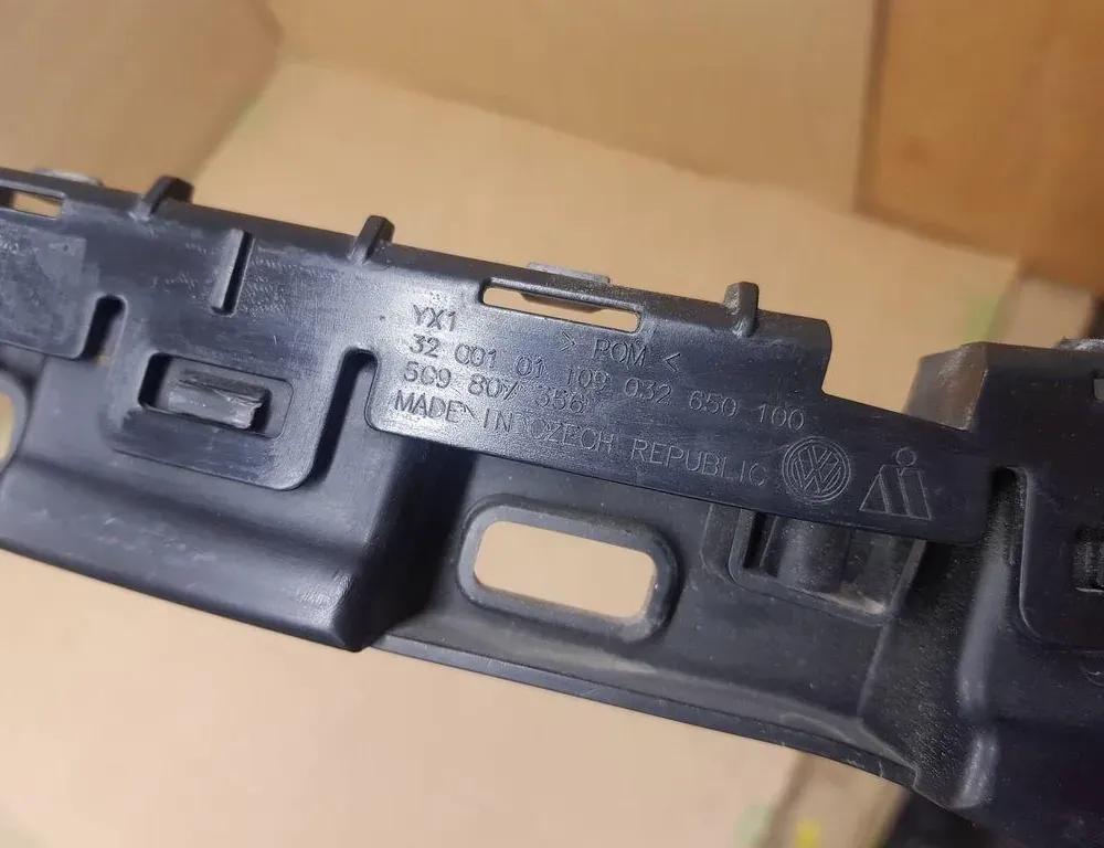 VOLKSWAGEN Variant VII TDI (2014-2024) Bakre höger stötfångarfäste 5G9807356 34331921