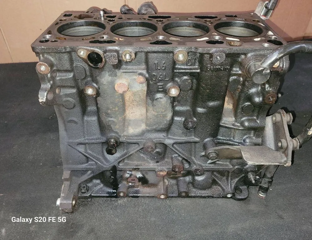 VOLKSWAGEN Passat B8 (2014-2023) Motorblock DCX 33157115