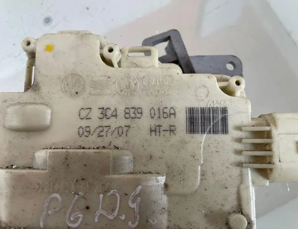 VOLKSWAGEN Passat B7 (2010-2015) Bakre höger dörrlås 3C4839016A 33211655