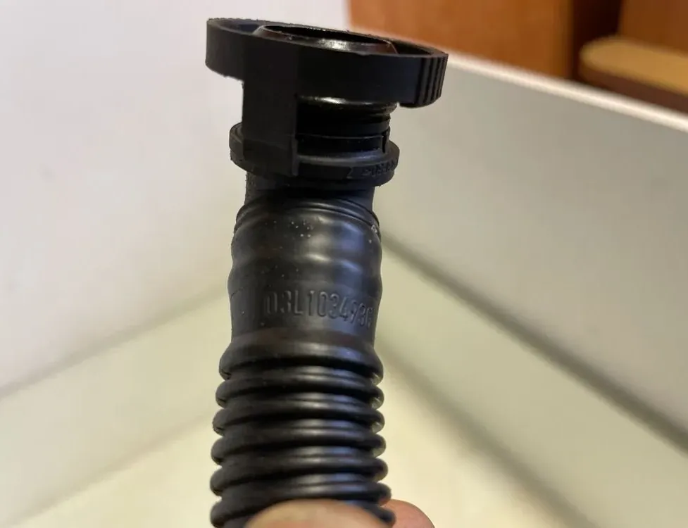 VOLKSWAGEN Golf 6 generation (2008-2015) Luftningsslang 03L103493G 33507138