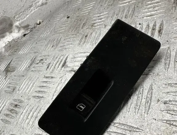 VOLKSWAGEN Passat B7 (2010-2015) Bakre höger dörrfönsterkontrollbrytare 3AA868750 30498352