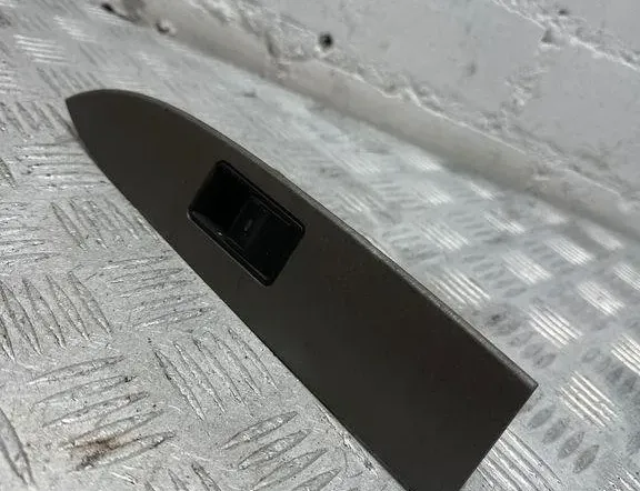 TOYOTA Avensis 3 generation (2009-2020) Bakre höger dörrfönsterkontrollbrytare 7427205040 30501336