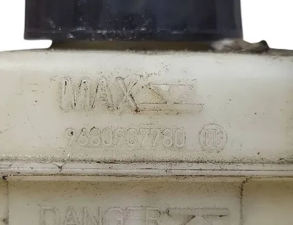 PEUGEOT 5008 1 generation (2009-2016) Bromsvätsketank 03355815053 33377085