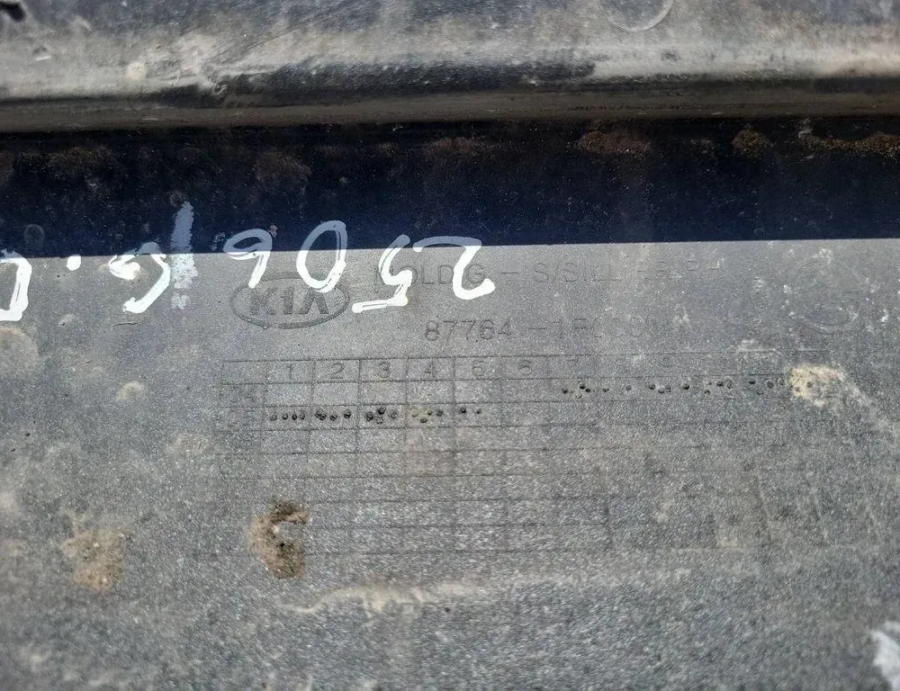 KIA Sportage 2 generation (2004-2010) Höger sidokjol i plast 877641F000 34986180