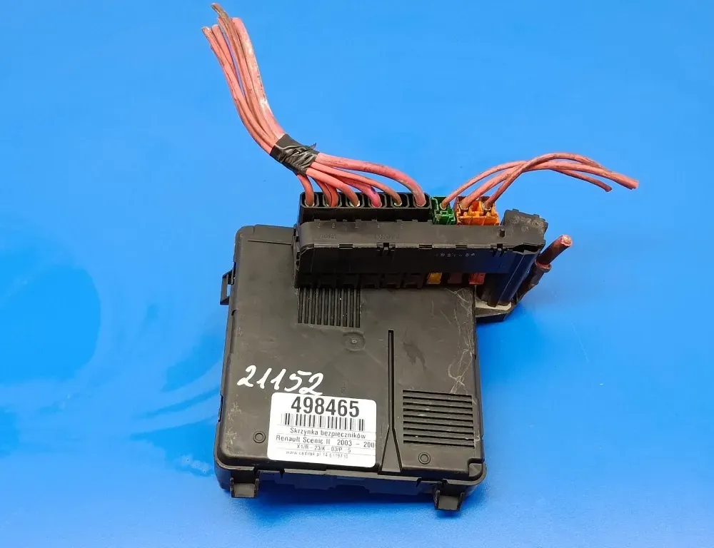 RENAULT Megane 2 generation (2002-2012) Säkringsbox 33525647