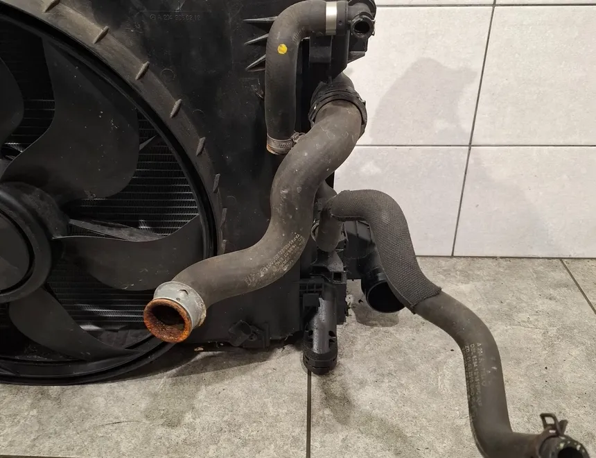 MERCEDES-BENZ C-Class W204/S204/C204 (2004-2015) Kylningsdelar A2045050530,A2045000654,A2045004103,A2045000393 33155788