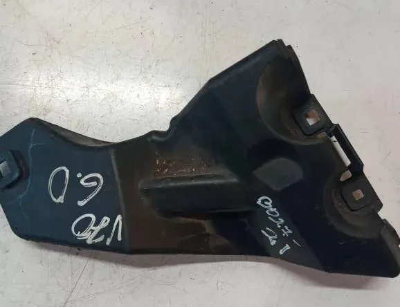 VOLVO V70 2 generation (2000-2008) Bakre höger stötfångarfäste 08693385 33126249