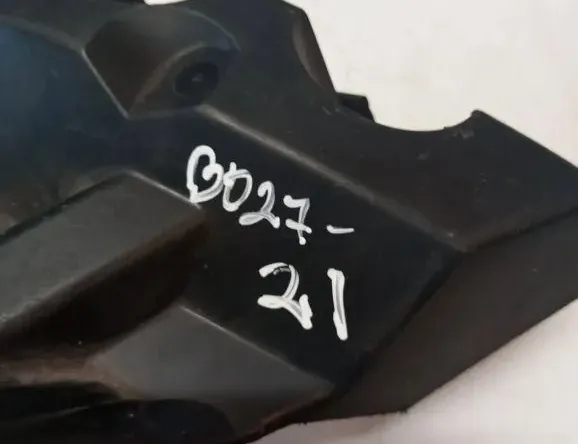 VOLVO V70 2 generation (2000-2008) Bakre höger stötfångarfäste 08693385 33126249