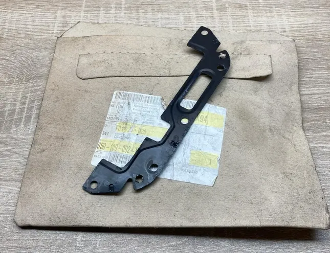 VOLKSWAGEN Amarok 1 generation (2010-2022) Hållare för sugslang 059109092N 34427629