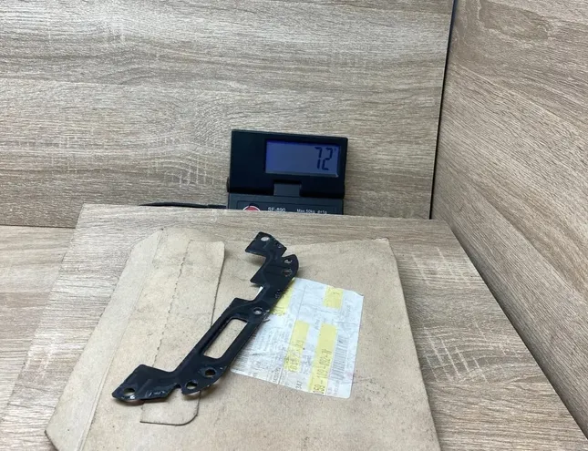 VOLKSWAGEN Amarok 1 generation (2010-2022) Hållare för sugslang 059109092N 34427629