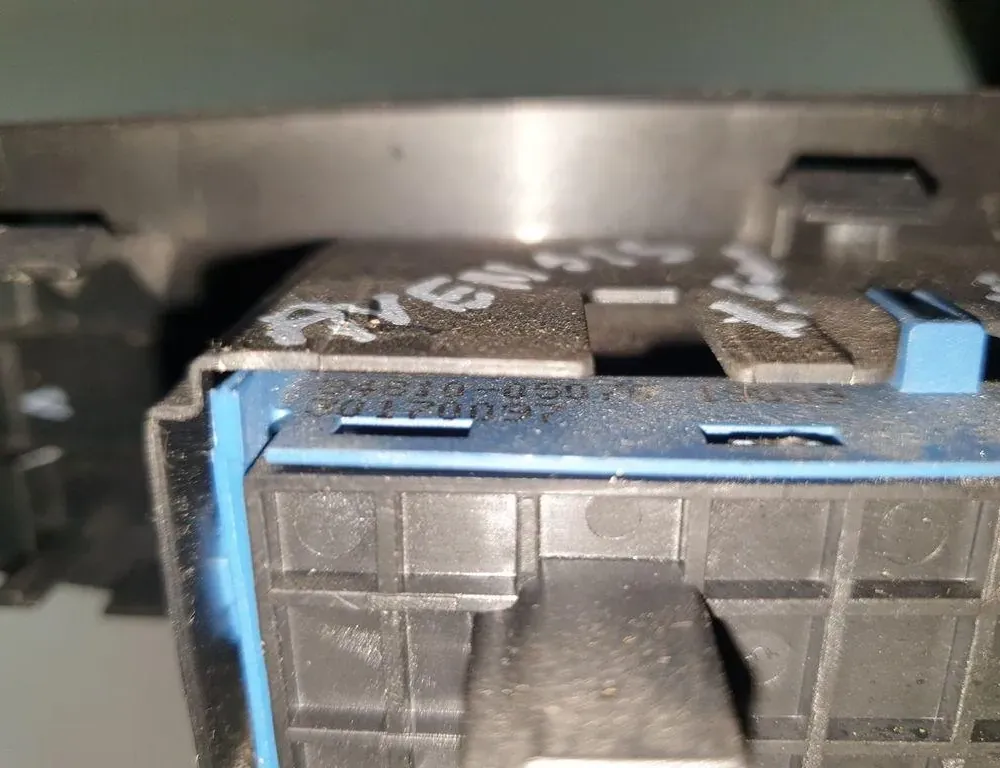 TOYOTA Avensis 3 generation (2009-2020) Vänster främre dörrfönsterbrytare 7427205050,7427205040,8481005070 34083643