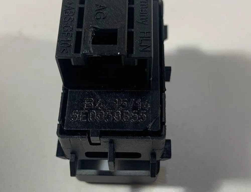 SKODA Octavia 1 generation (1996-2010) Vänster främre dörrfönsterbrytare 5E0959855 30678427