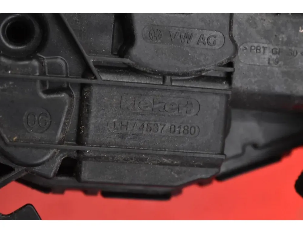 VOLKSWAGEN Golf 8 generation (2019-2023) Bakre vänstra dörrlås 5TA839015K 34984627