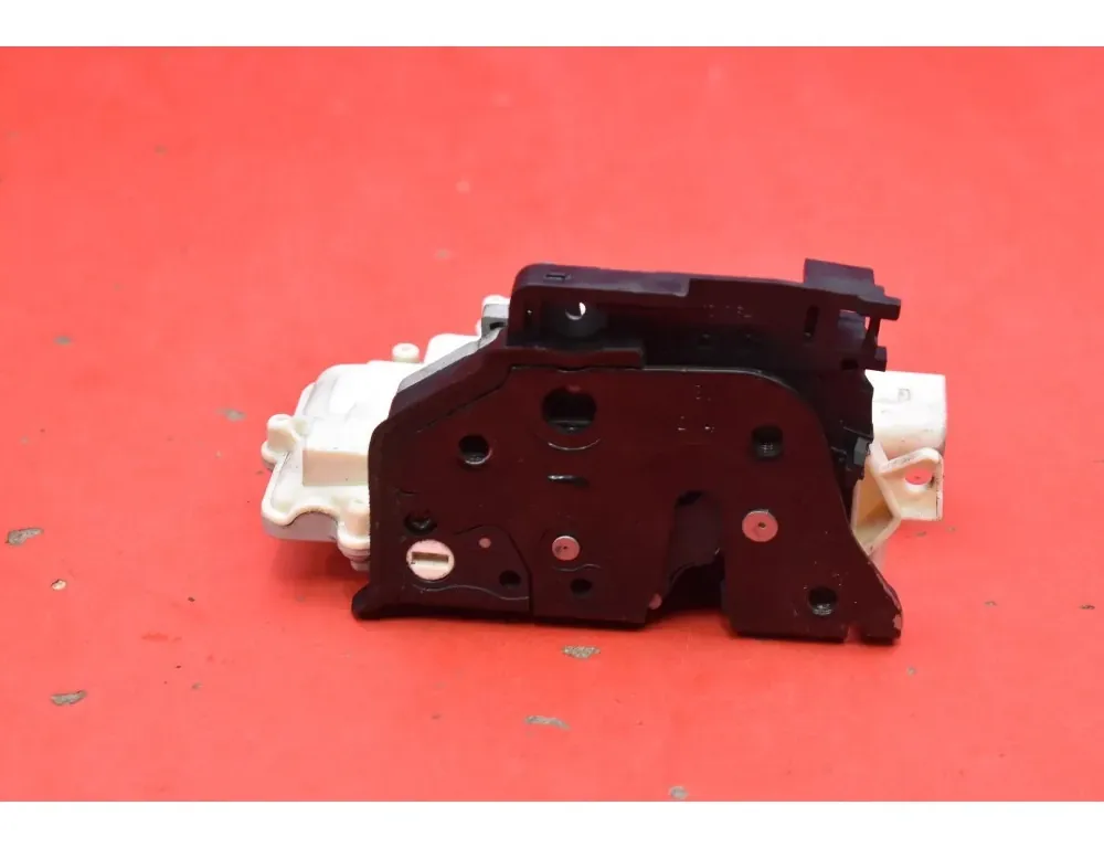 VOLKSWAGEN Passat B7 (2010-2015) Bakre höger dörrlås 3C4839016B 34984888