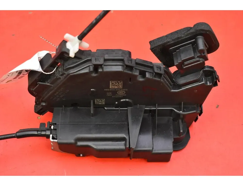 SKODA Fabia 3 generation (2014-2021) Bakre vänstra dörrlås 5TA839015Q 34984903