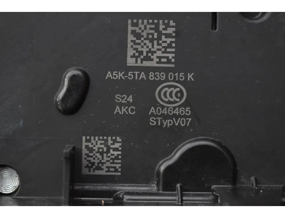 VOLKSWAGEN Golf 8 generation (2019-2023) Bakre vänstra dörrlås 5TA839015K 34984627