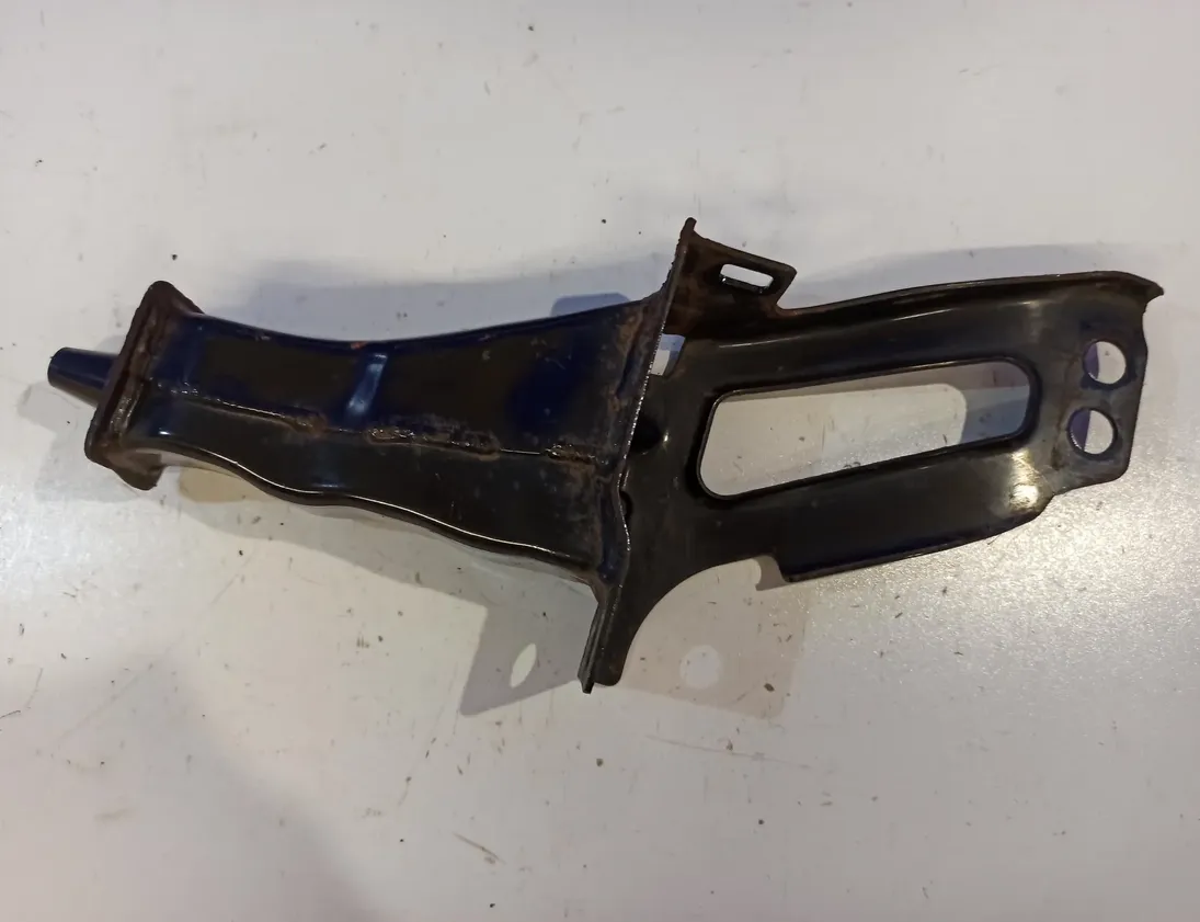 VOLVO V60 1 generation (2010-2020) Vänster sida underramsfäste 31329118,31329799 18477528