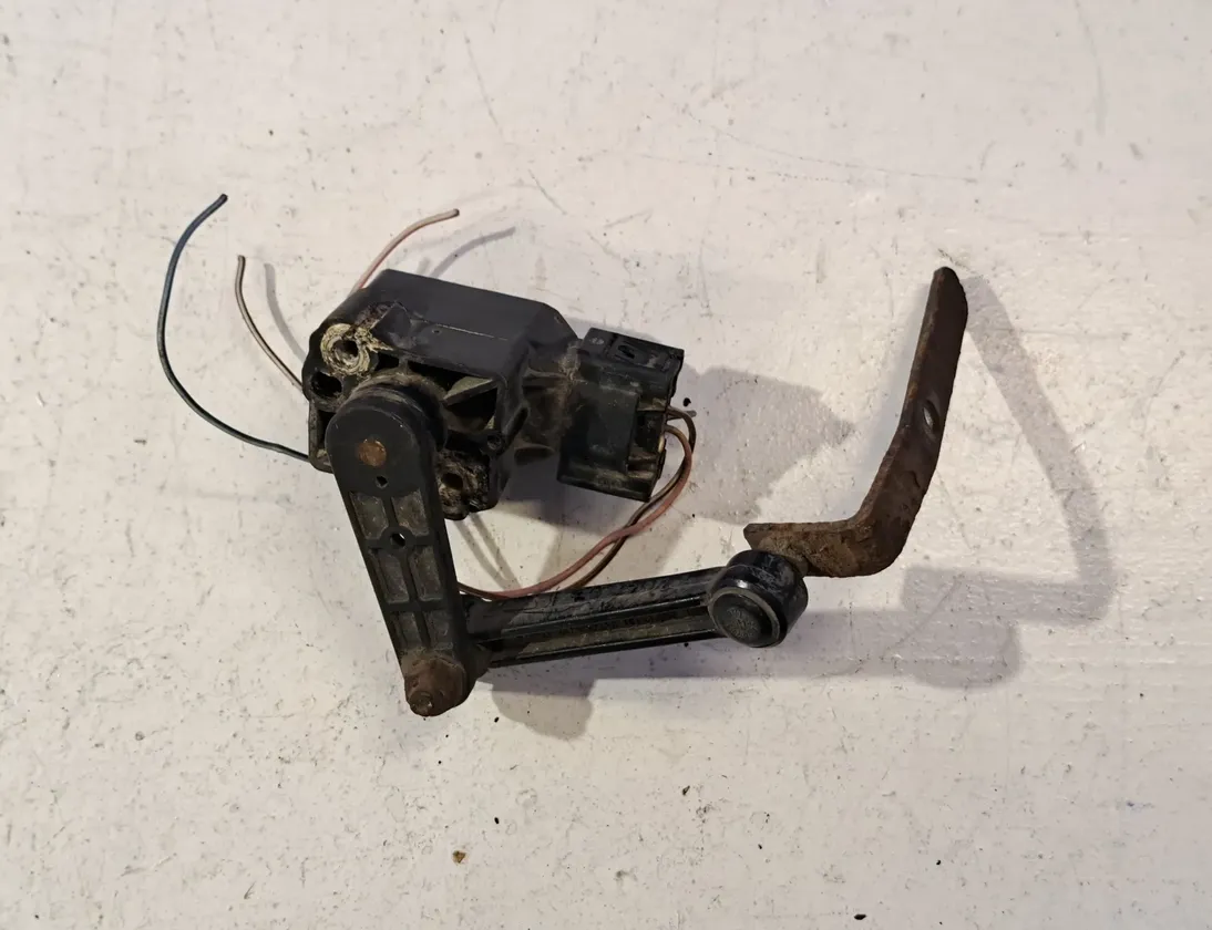 MERCEDES-BENZ R-Class W251 (2005-2017) Främre höger nivåsensor A0105427717 33498893