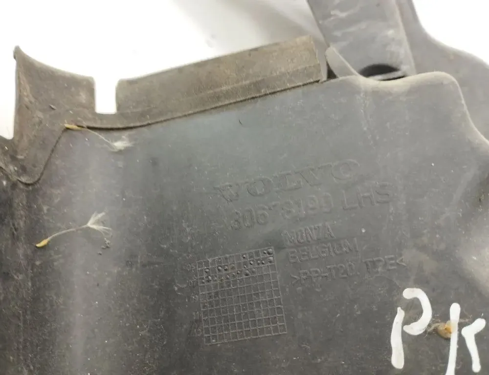 VOLVO V70 3 generation (2007-2020) Kylare luftavledare 30678191 34951976