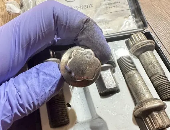 MERCEDES-BENZ E-Class W212/S212/C207/A207 (2009-2016) Låsande hjulbultsats B66470156 34566785