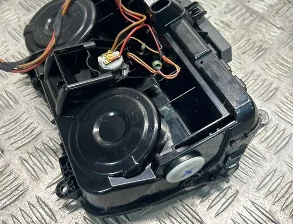 BMW 5 Series F10/F11 (2009-2017) Mugghållare 9241714 34986129