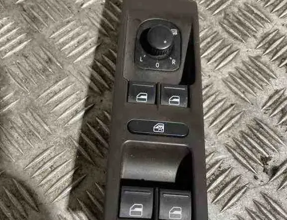 VOLKSWAGEN Passat B8 (2014-2023) Bakre höger dörrfönsterkontrollbrytare 1K4959857CREH,1K4959857B 32459484