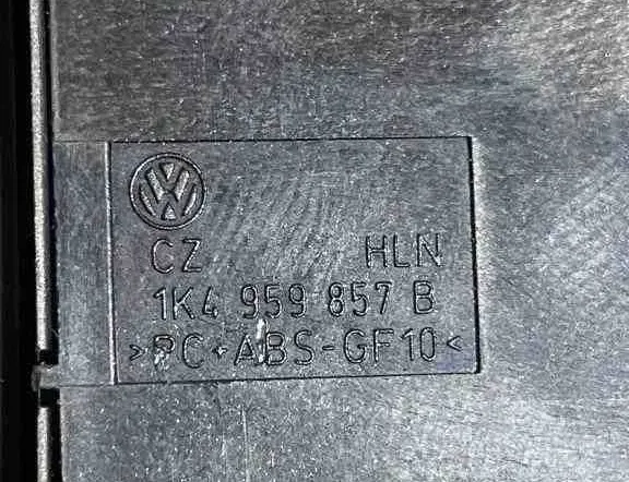 VOLKSWAGEN Passat B8 (2014-2023) Bakre höger dörrfönsterkontrollbrytare 1K4959857CREH,1K4959857B 32459484