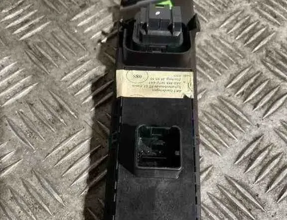 VOLKSWAGEN Passat B8 (2014-2023) Bakre höger dörrfönsterkontrollbrytare 1K4959857CREH,1K4959857B 32459484