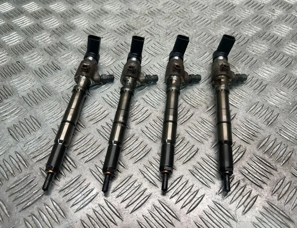 VOLKSWAGEN Touran 1 generation (2003-2015) Bränsleinsprutningssats 03L130277B 33502172