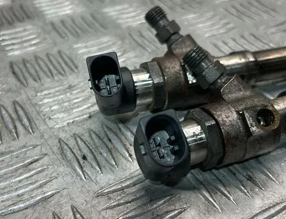 VOLKSWAGEN Touran 1 generation (2003-2015) Bränsleinsprutningssats 03L130277B 33502172