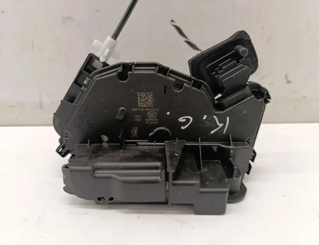 VOLKSWAGEN T-Roc 1 generation (2017-2024) Bakre höger dörrlås 5TA839015K 27903514