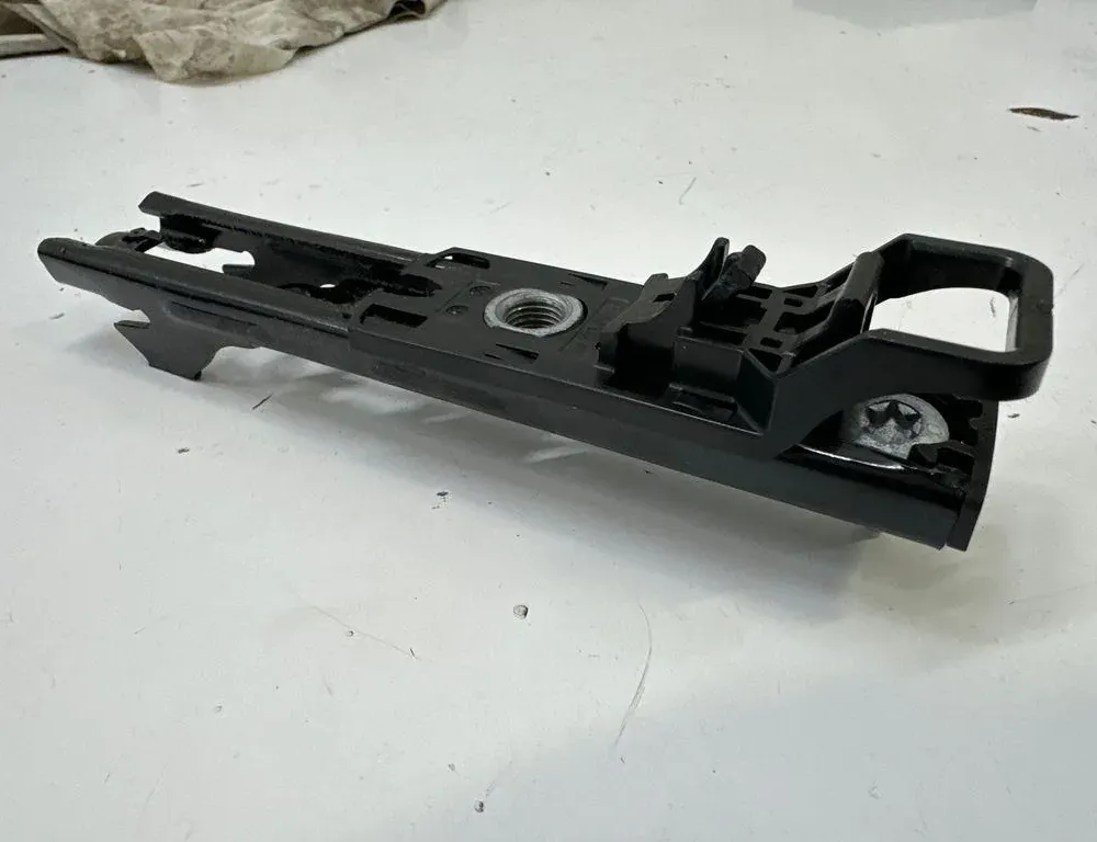 MERCEDES-BENZ GLE W167 (2019-2024) Fram höger Säkerhetsbältes höjdjustering A0008603400 33500135