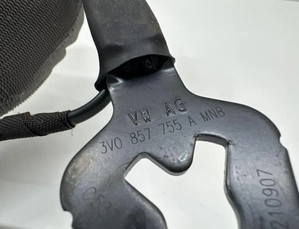 SKODA Superb 1 generation (2001-2008) Främre vänster sätesspänne 3V0857755A 33553878