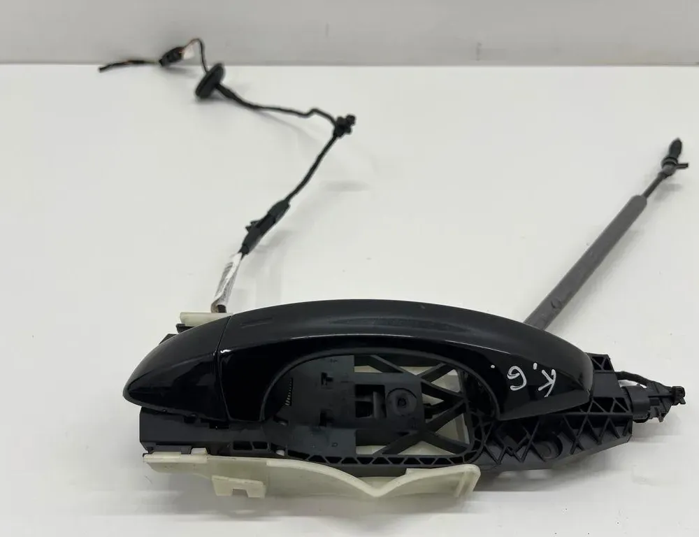 SKODA Superb 1 generation (2001-2008) Bakre vänstra dörrens yttre handtag 7P6839885 33554058