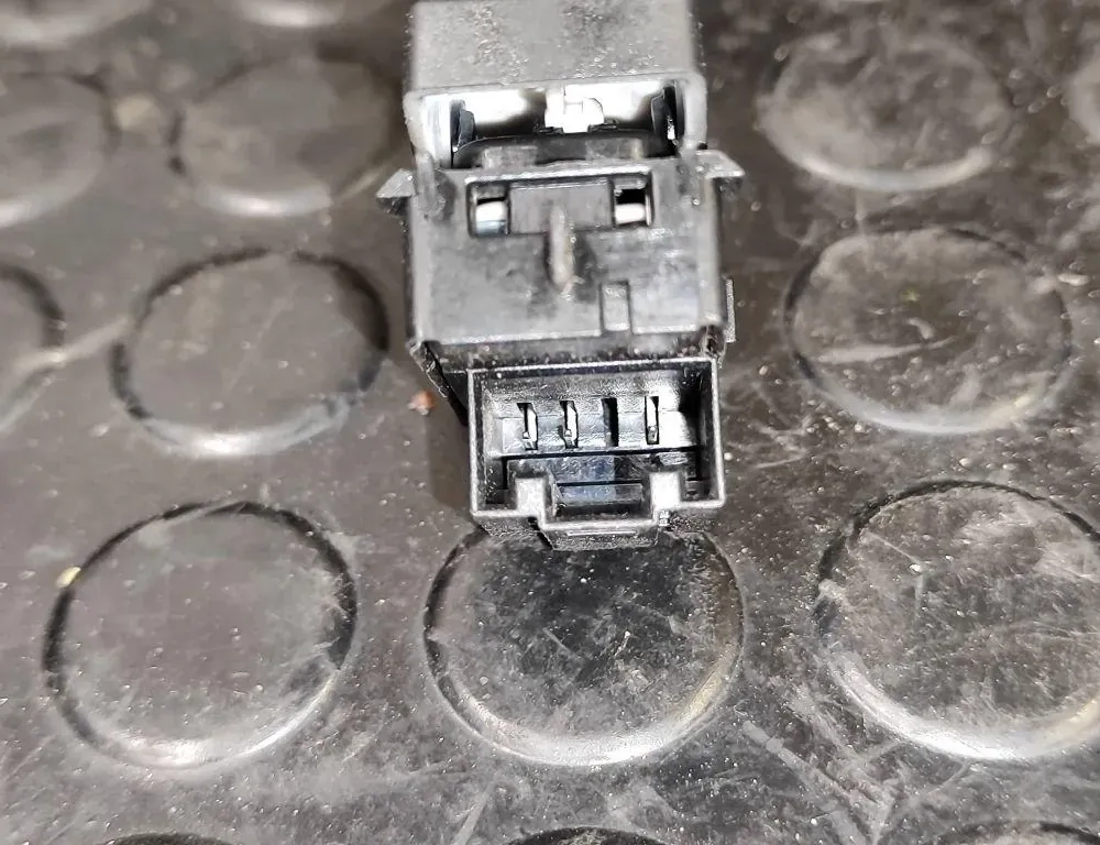 SKODA Octavia 1 generation (1996-2010) Främre höger dörrfönsterbrytare 5E0959855 33173218