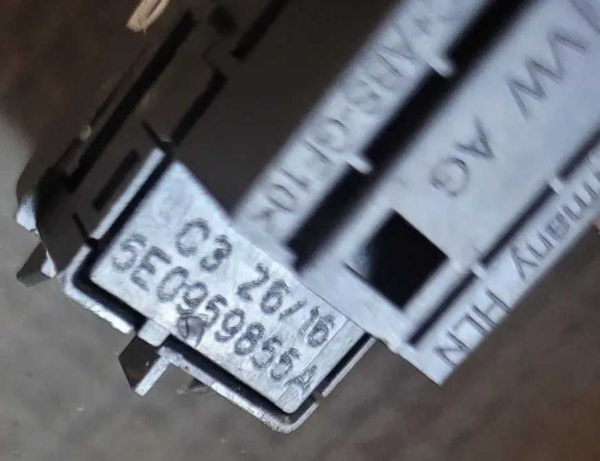 SKODA Octavia 3 generation (2013-2020) Vänster främre dörrfönsterbrytare 5E0959855A 33214413