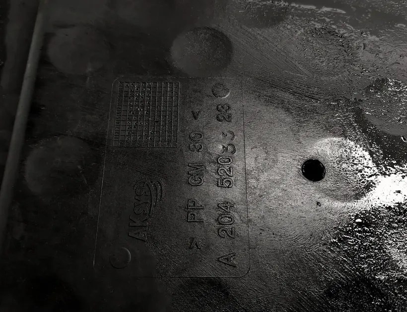 MERCEDES-BENZ C-Class W204/S204/C204 (2004-2015) Motorkåpa A2045203323 33523007