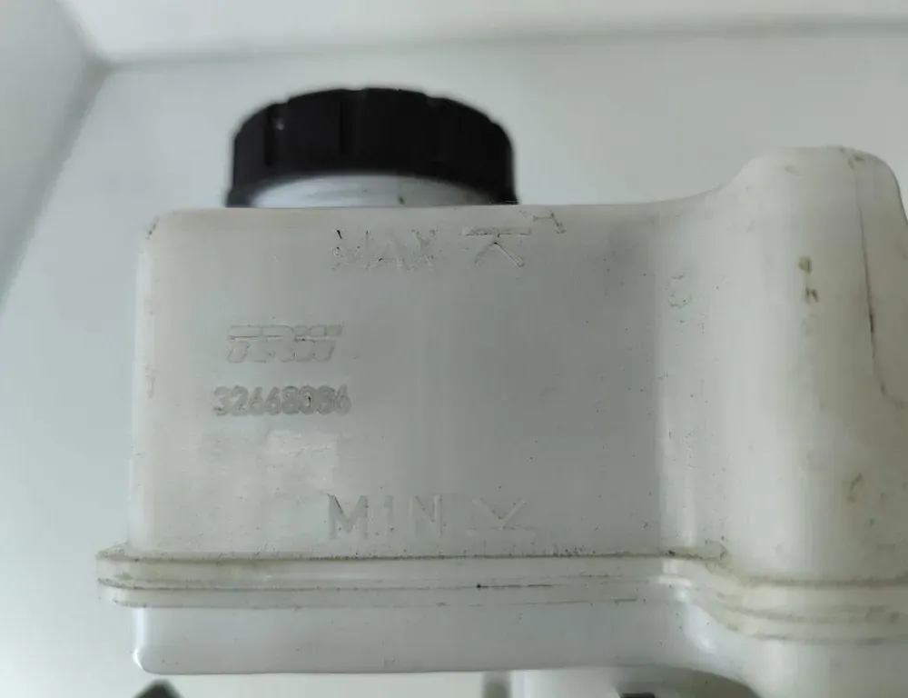 MERCEDES-BENZ GLK-Class X204 (2008-2015) Bromsvätsketank 32668086 33229968