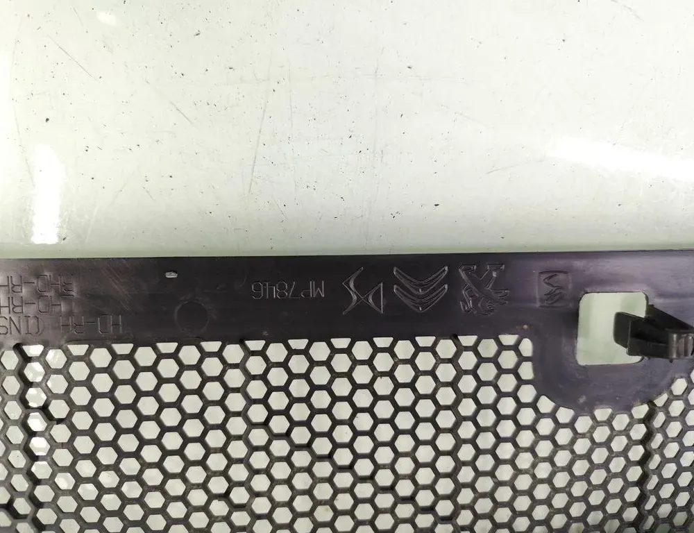 PEUGEOT 208 Peugeot 208 (2012-2015) Trim för främre torkarkåpa 9820794580 33230054